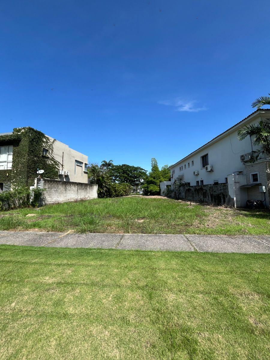 Vista Al Parque - Terreno Medianero en Venta - Km 8 Samborondon, Guayas — imagen 7