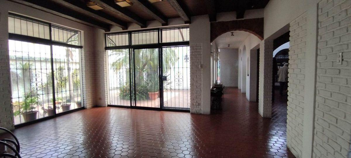 Venta de Casa en Los Ceibos en Calle Primera A. Blum, Guayas — imagen 9