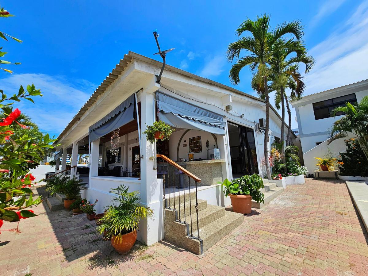 Vendo Hermosa Casa Esquinera Muy Amplia con Piscina y Suites en Chipipe — imagen 8