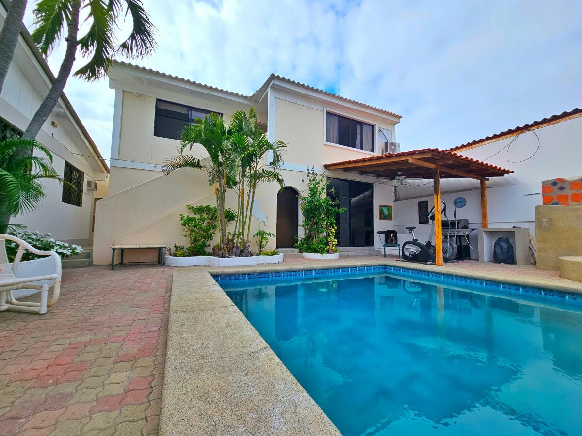 Vendo Hermosa Casa Esquinera Muy Amplia con Piscina y Suites en Chipipe — imagen 7