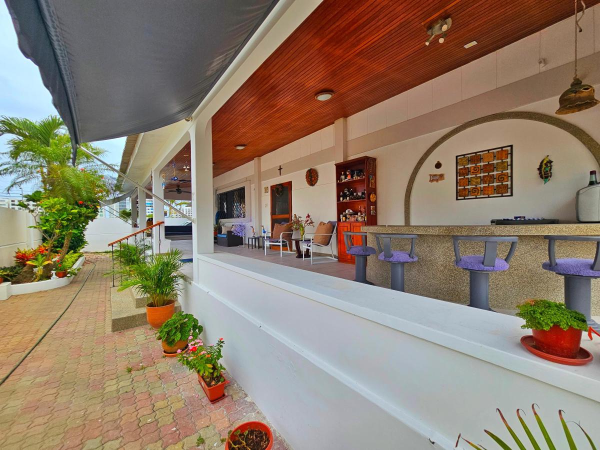 Vendo Hermosa Casa Esquinera Muy Amplia con Piscina y Suites en Chipipe — imagen 6