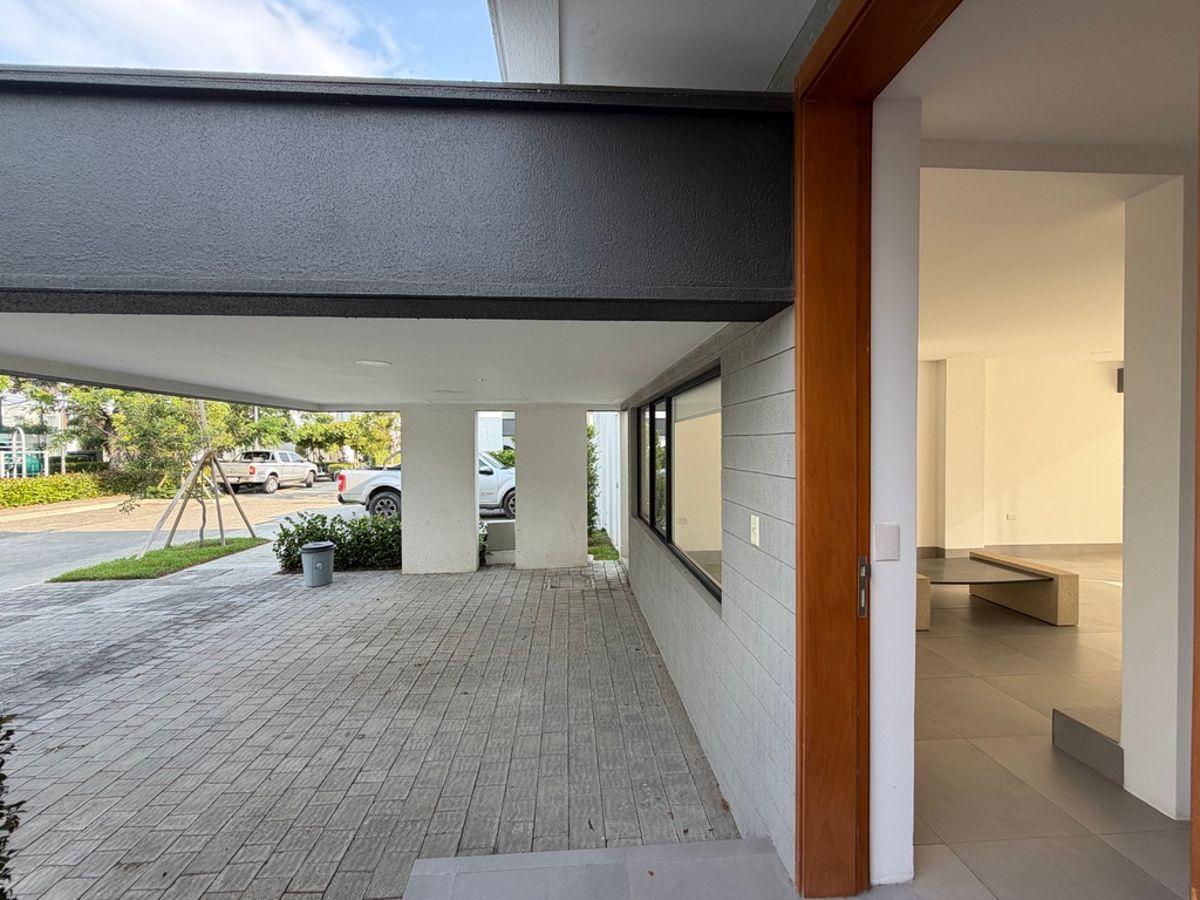 En Venta Casa de Estreno en Costa de Samborondon Etapa Costa Azul. Libia T. Guayas — imagen 10