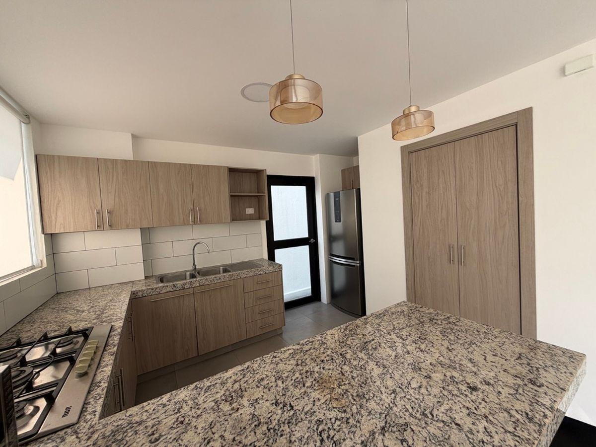 En Venta Casa de Estreno en Costa de Samborondon Etapa Costa Azul. Libia T. Guayas — imagen 2