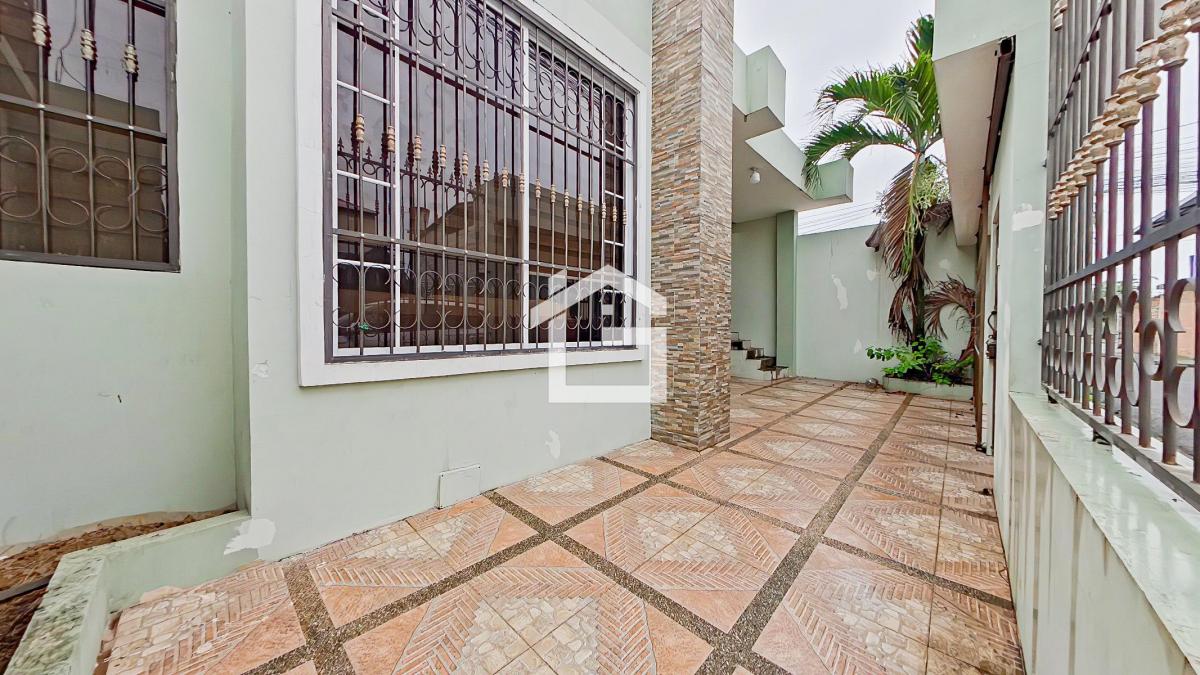 Villa en Venta en Lotización La Florida Cerca del Parque Ecológico, Machala, El Oro — imagen 2