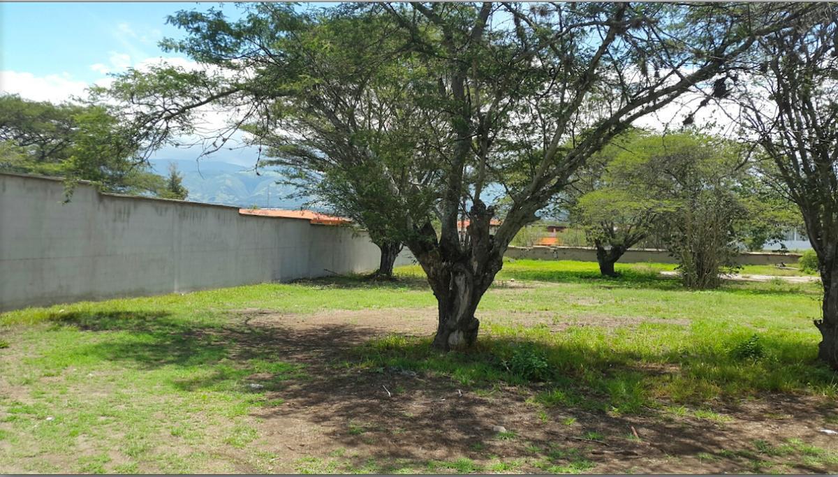 Cumbaya - Tumbaco Lote de Venta en Urb. Exclusiva. Se Pùede Construir 3 Casas — imagen 9