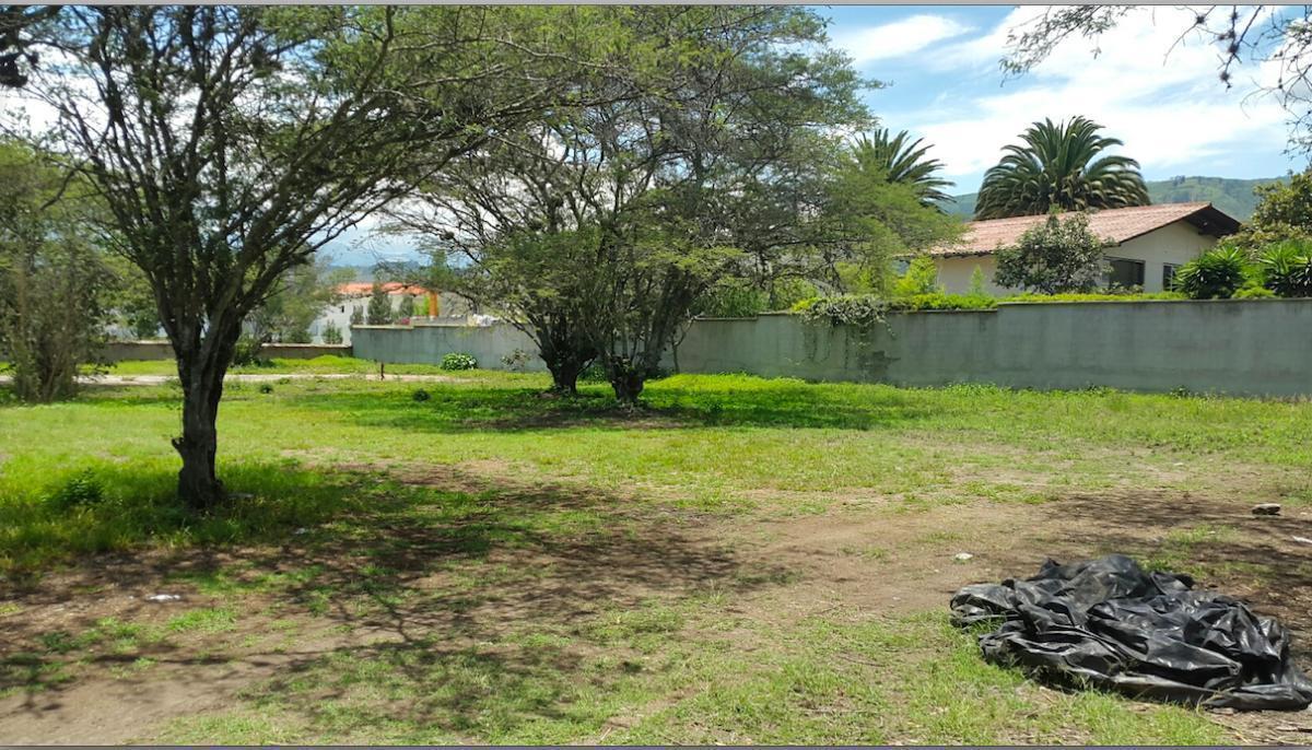 Cumbaya - Tumbaco Lote de Venta en Urb. Exclusiva. Se Pùede Construir 3 Casas — imagen 8