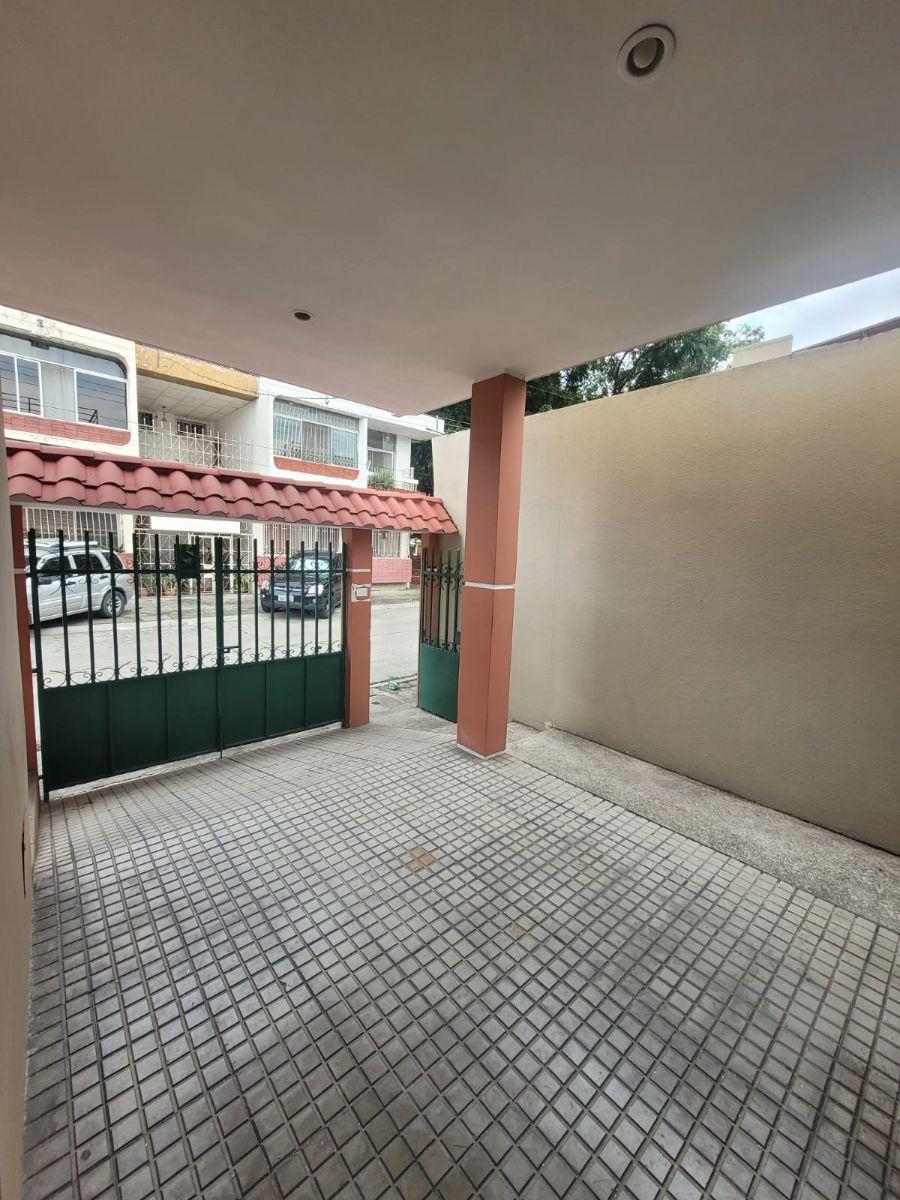 Casa Rentera Dos Departamentos Independientes con Losa Para 3er Piso Alborada 6ta Etapa Acepta Biess, Guayas — imagen 10