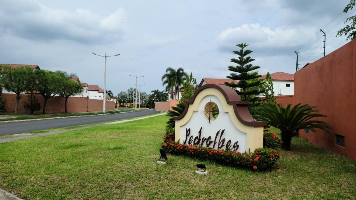 Terreno Esquinero en Venta en Urb. Pedralbes, Vía a La Costa, Guayas — imagen 9