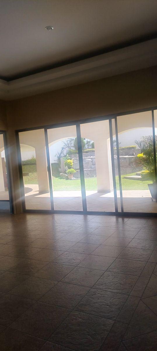 Venta de Casa Amplia con Piscina, en Cumbaya La Primavera — imagen 8