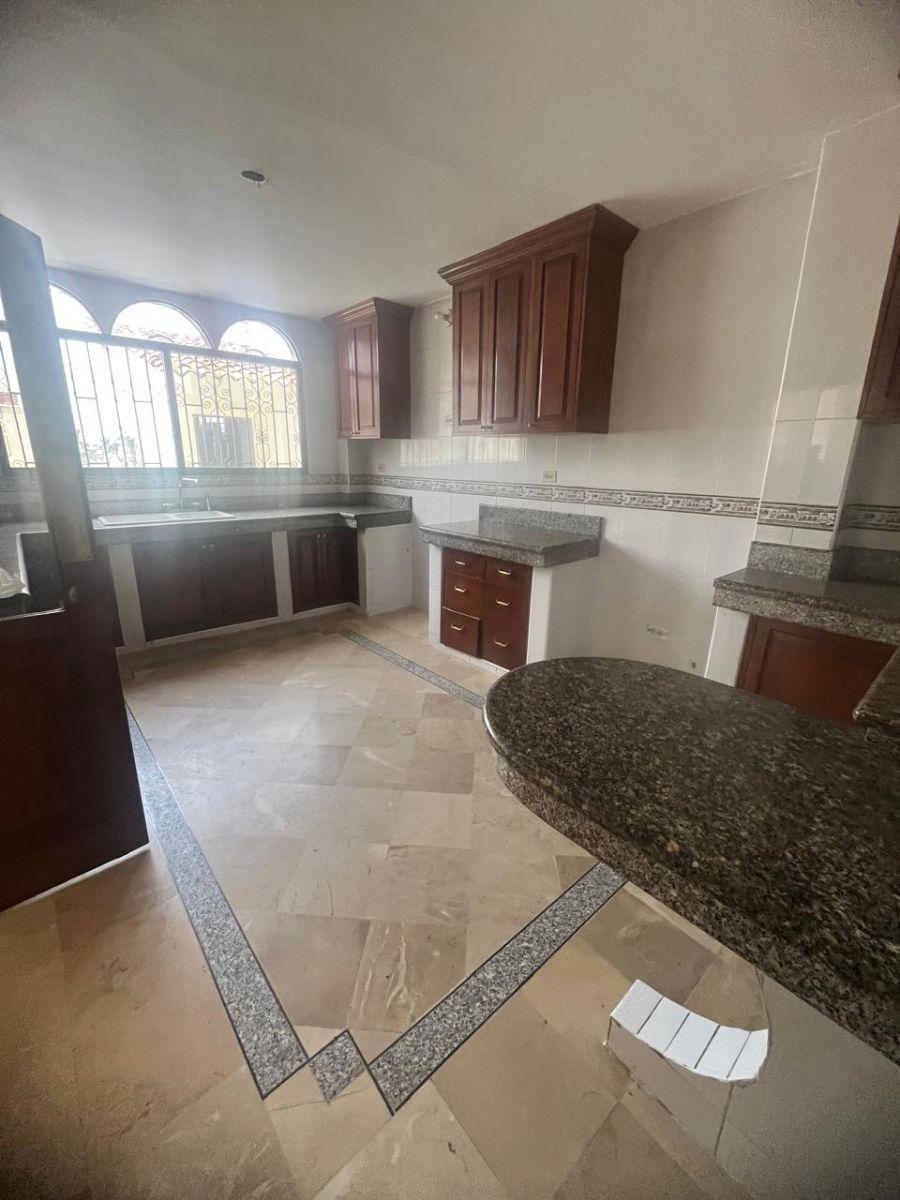 Venta. Linda Casa. Sector Ceibos. patio Amplio con Piscina. 4 Hab. $190.000, Guayas — imagen 4
