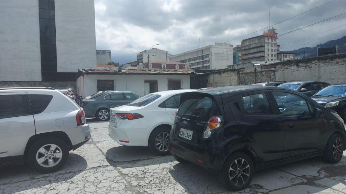 Terreno de Venta en La Ramirez Davalos y 10 de Agosto Apto Para Edificio — imagen 2