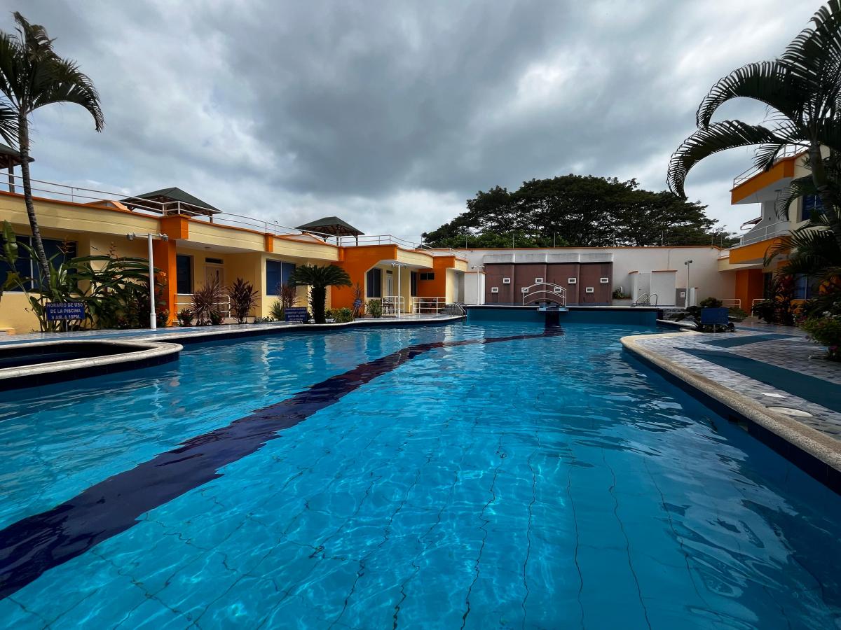 Casa en Venta en Conjunto, Tonsupa, Playa Almendro, Amoblada con Piscina, Diseñado Para 8 Personas — imagen 6