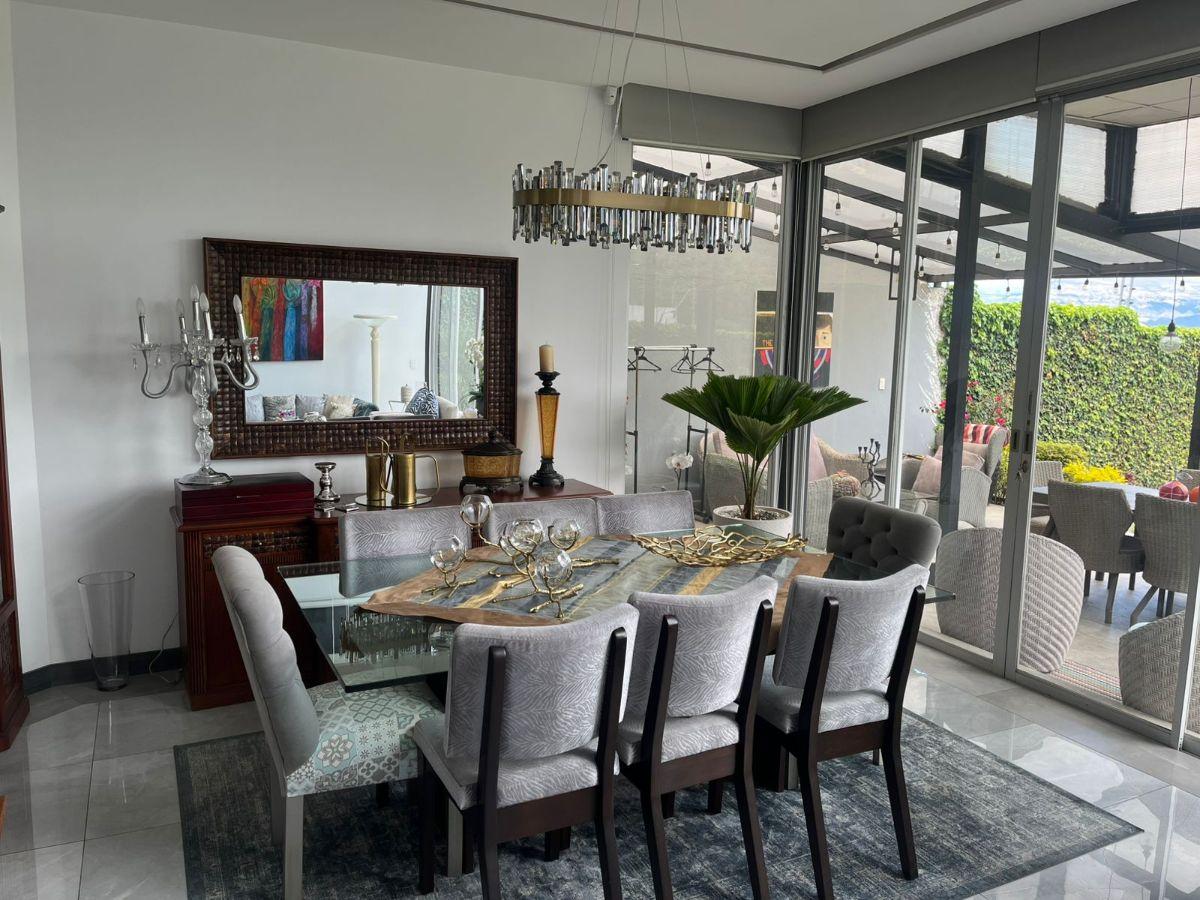 Arriendo Casa Cumbaya Moderna y Amplia 350 m. Más 300 m Terreno y Suite — imagen 9