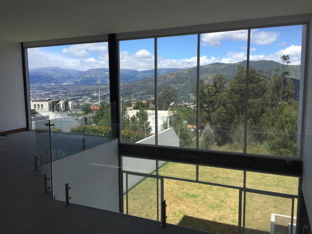 Arriendo Casa Cumbaya Moderna y Amplia 350 m. Más 300 m Terreno y Suite — imagen 8