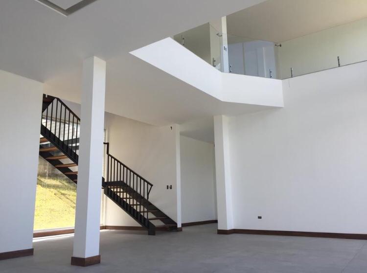 Arriendo Casa Cumbaya Moderna y Amplia 350 m. Más 300 m Terreno y Suite — imagen 7