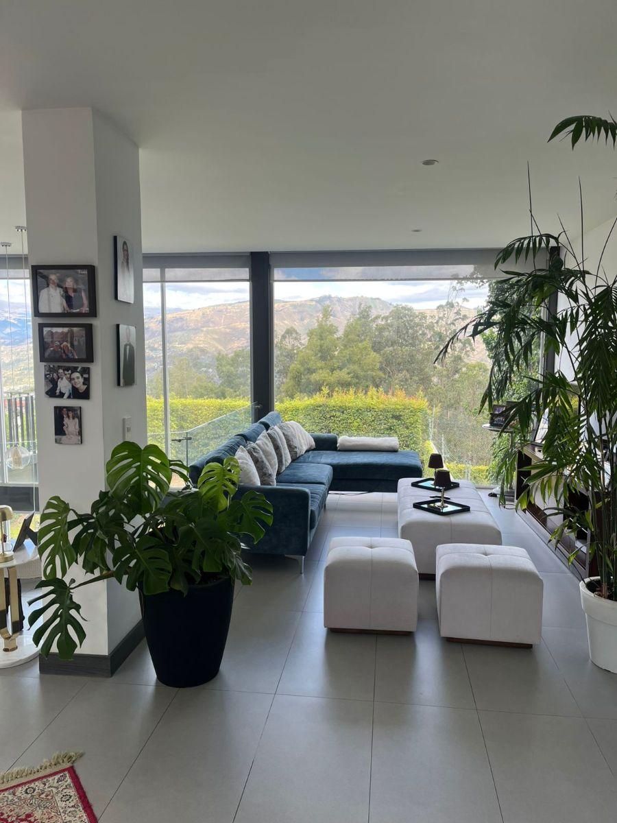 Arriendo Casa Cumbaya Moderna y Amplia 350 m. Más 300 m Terreno y Suite — imagen 6