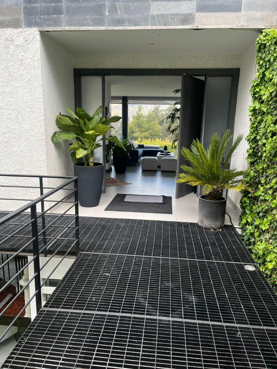 Arriendo Casa Cumbaya Moderna y Amplia 350 m. Más 300 m Terreno y Suite — imagen 5