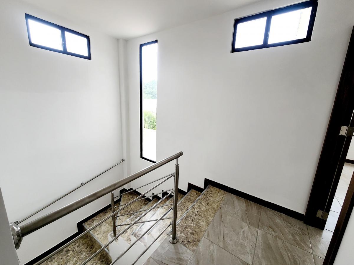 Casa Esquinera en Venta de Estreno en La Joya – Etapa Topacio - Av León Febres Cordero, Guayas — imagen 5
