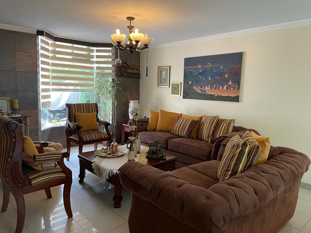 En Venta, Linda Casa,4 Dorm. Jardines de Carcelen, Norte de Quito — imagen 8