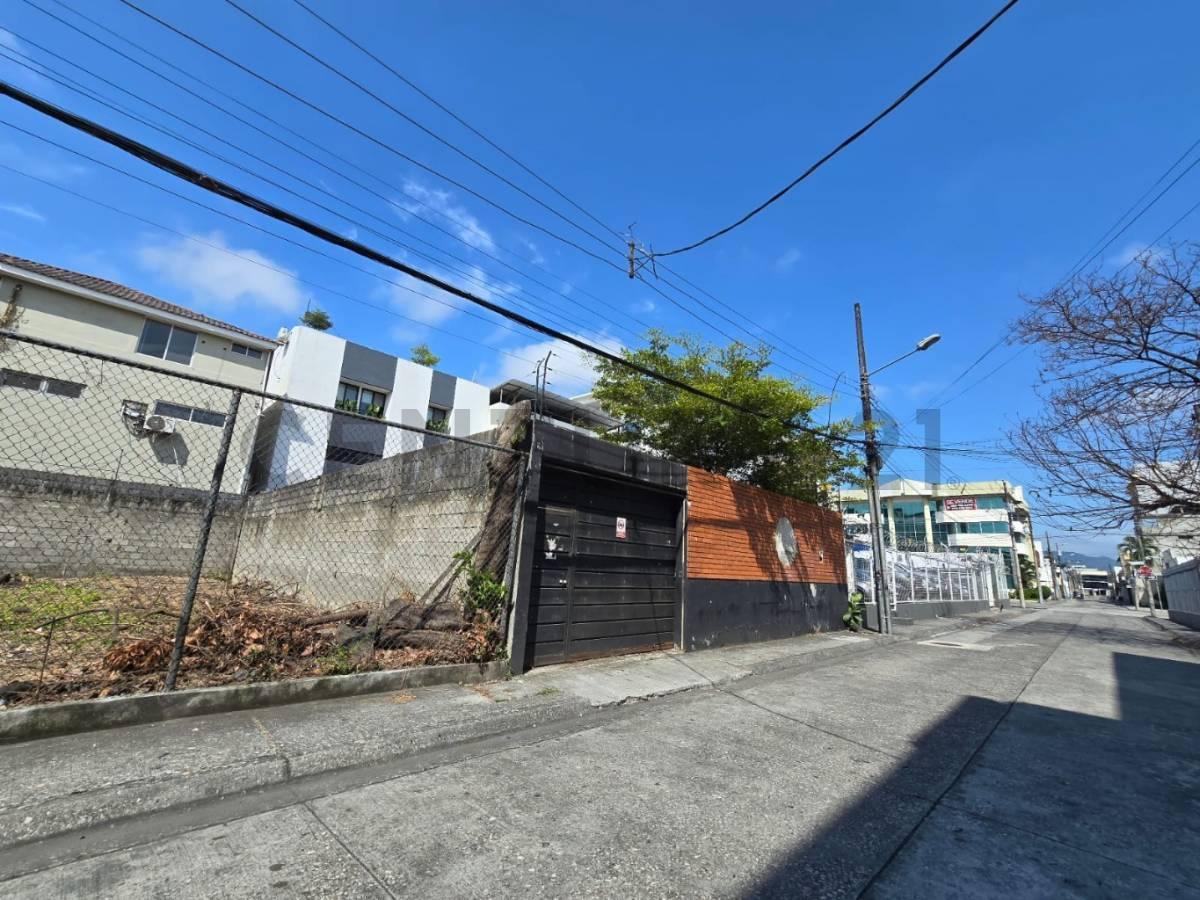 Terreno de Oportunidad en El Corazón de Kennedy Norte, Guayas — imagen 6