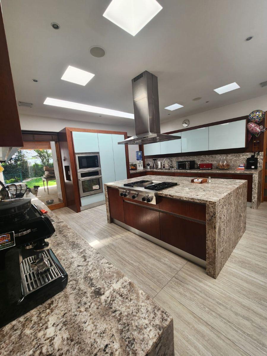 Hermosa Casa de Renta Cumbaya Urbanizacion — imagen 7