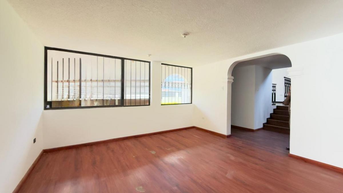 La Shyris, Hermosa Casa Comercial en Renta, 340 m² — imagen 9