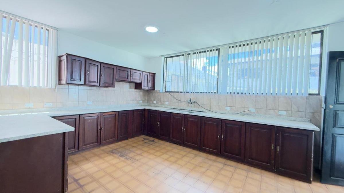 La Shyris, Hermosa Casa Comercial en Renta, 340 m² — imagen 8