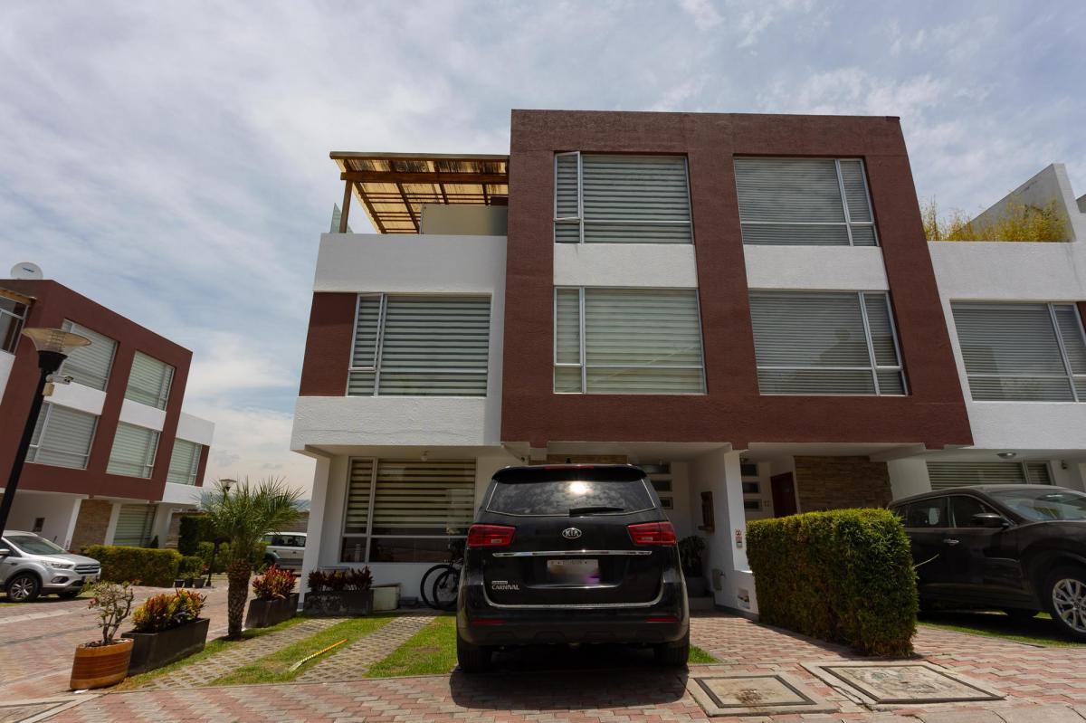 Tumbaco, Casa en Venta, 3 Dorm., Terraza Exclusiva, 250 m² — imagen 6
