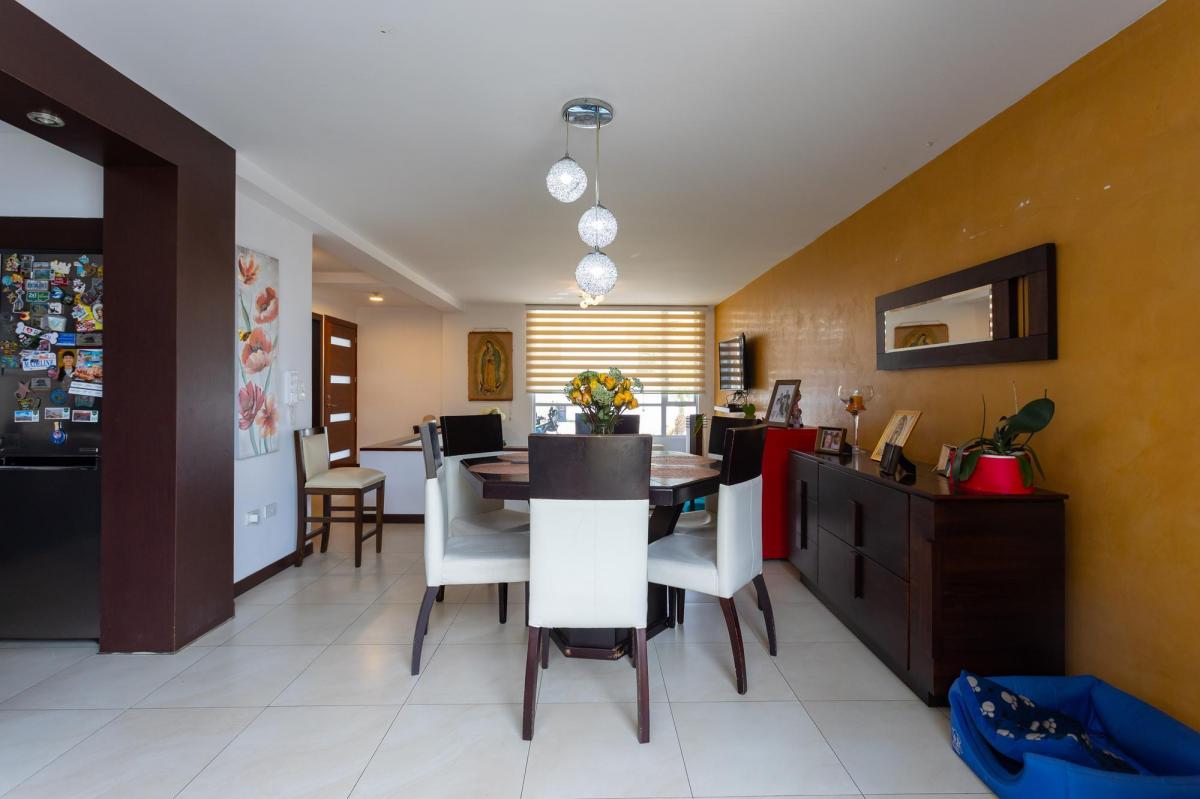 Tumbaco, Casa en Venta, 3 Dorm., Terraza Exclusiva, 250 m² — imagen 2