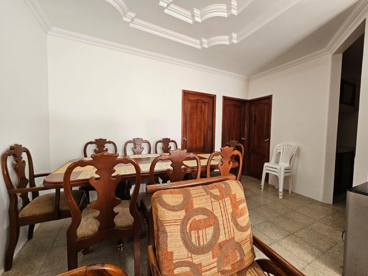 Vendo Espectacular Casa Muy Amplia con Suites y Piscina en Puerta del Sol 1 — imagen 7