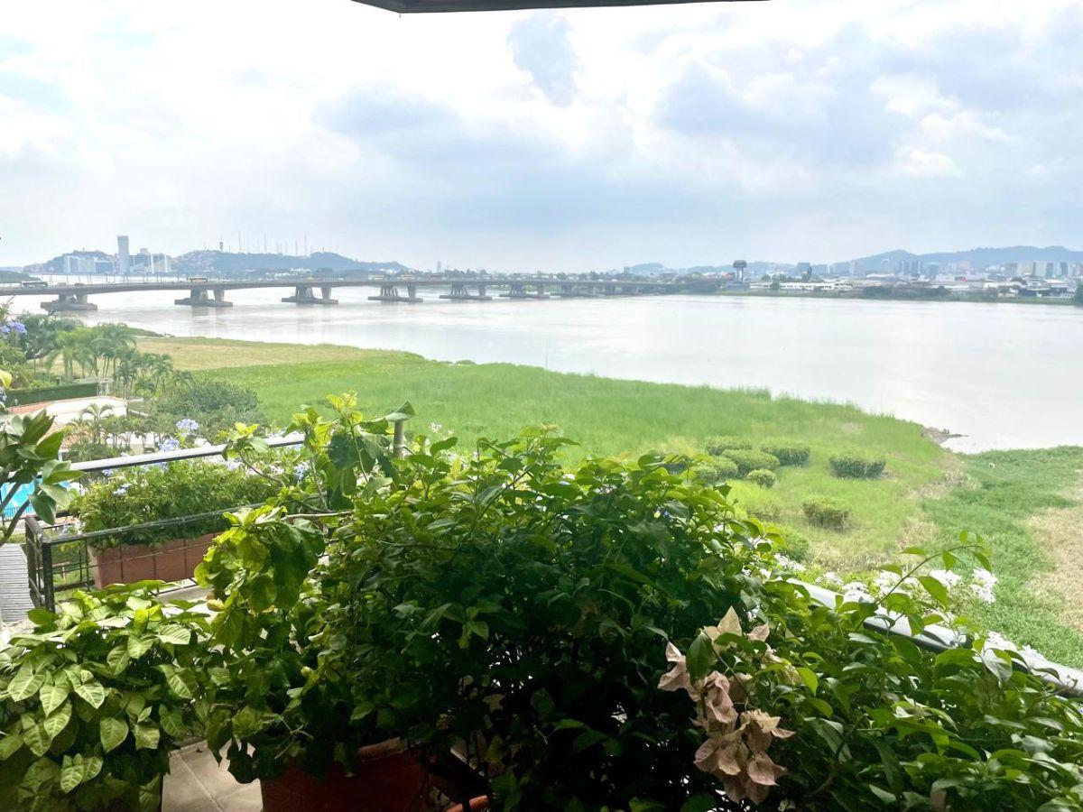 Vendo Penthouse Vista Al Río Daule Edificio Malecón Entre Ríos Dos Pisos Pisos con Ascensor. Guayas — imagen 10