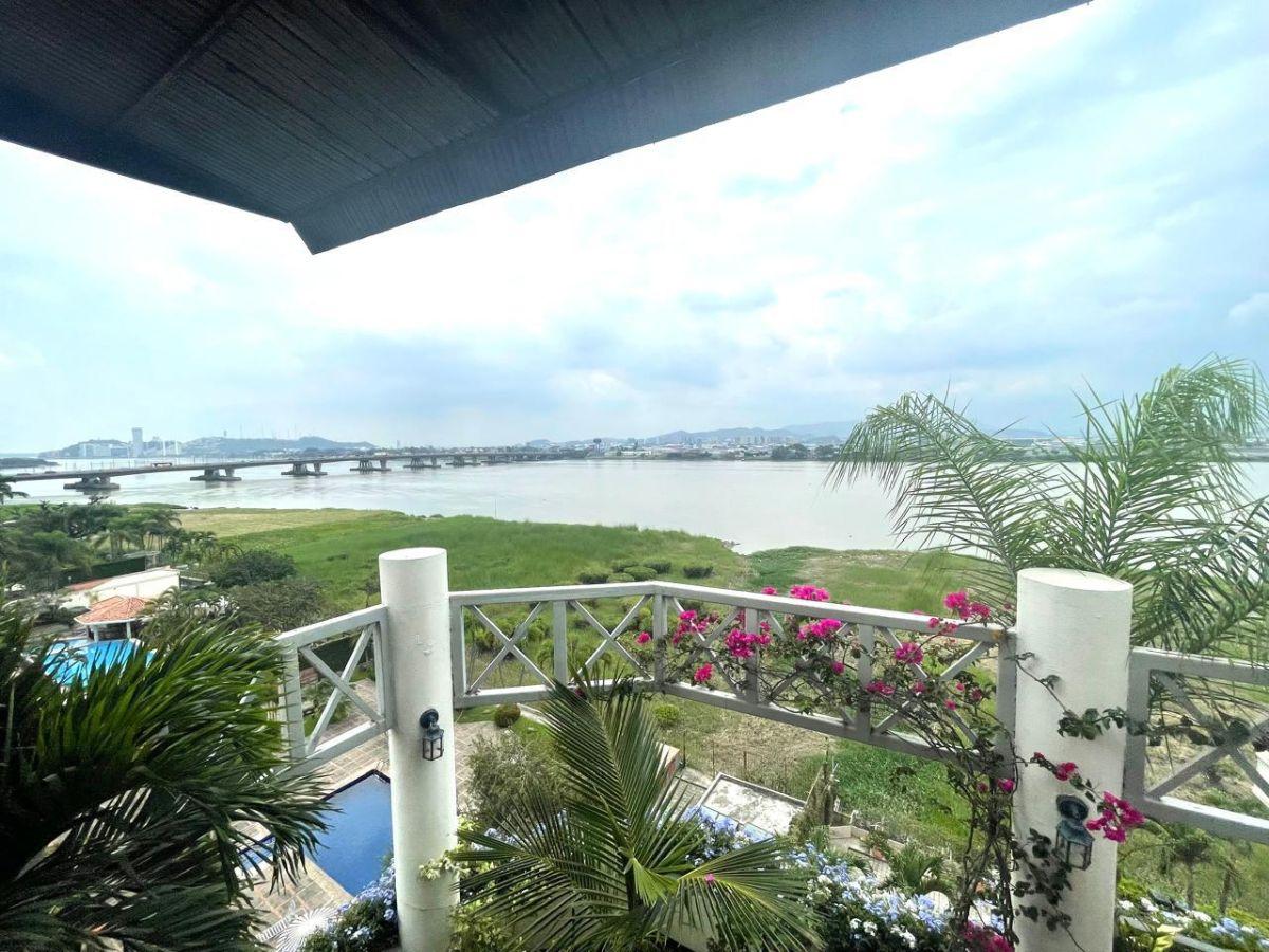 Vendo Penthouse Vista Al Río Daule Edificio Malecón Entre Ríos Dos Pisos Pisos con Ascensor. Guayas — imagen 8