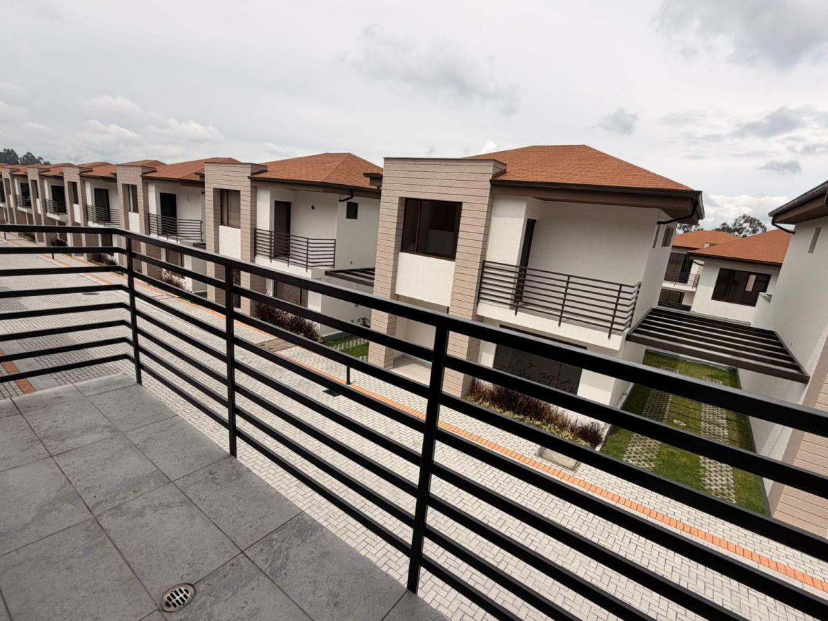 Mgv Venta Casa de Dos Pisos, 3 Dorm. Sector Pifo — imagen 8
