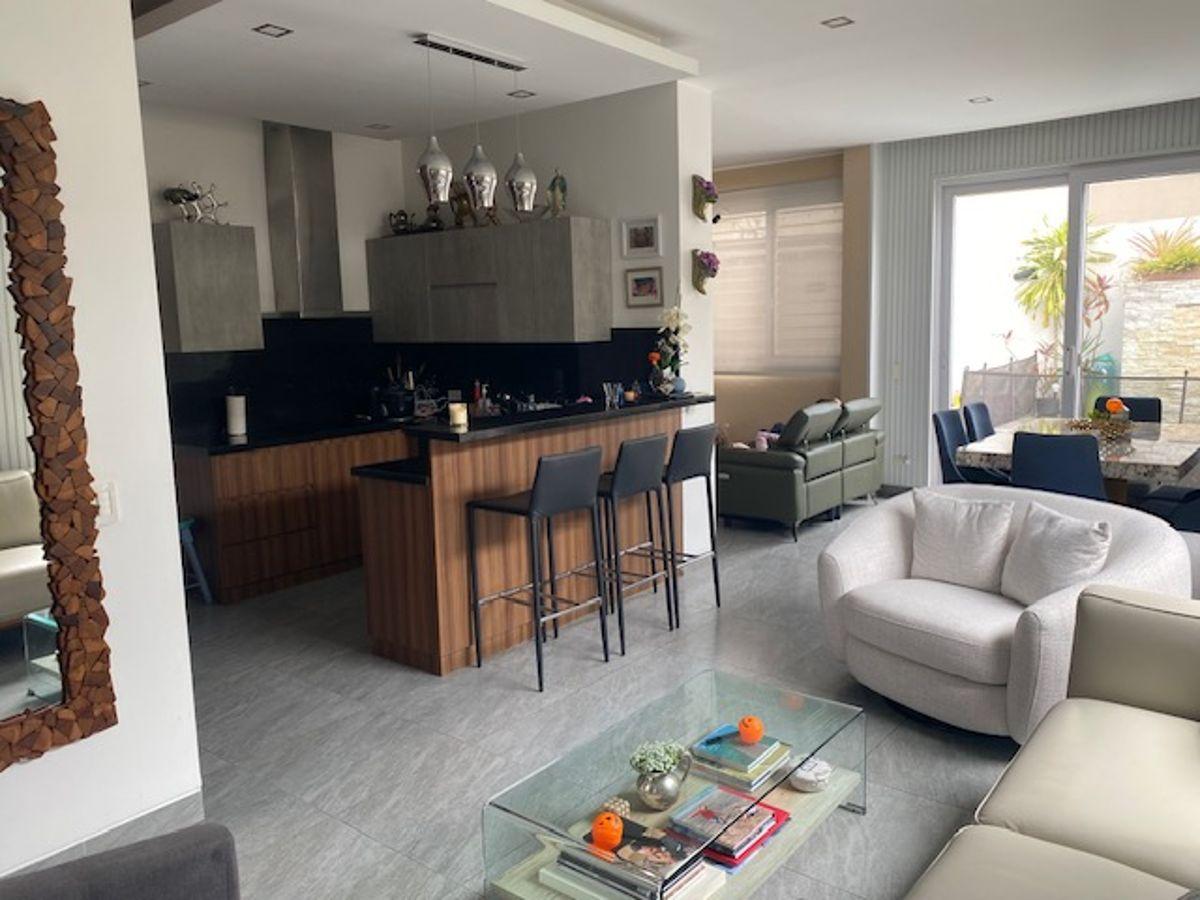 La Peninsula Ciudad Celeste, Villa Acabados de Primera, Arquitectura Moderna, Techos Altos, Jacuzzi, Guayas — imagen 9