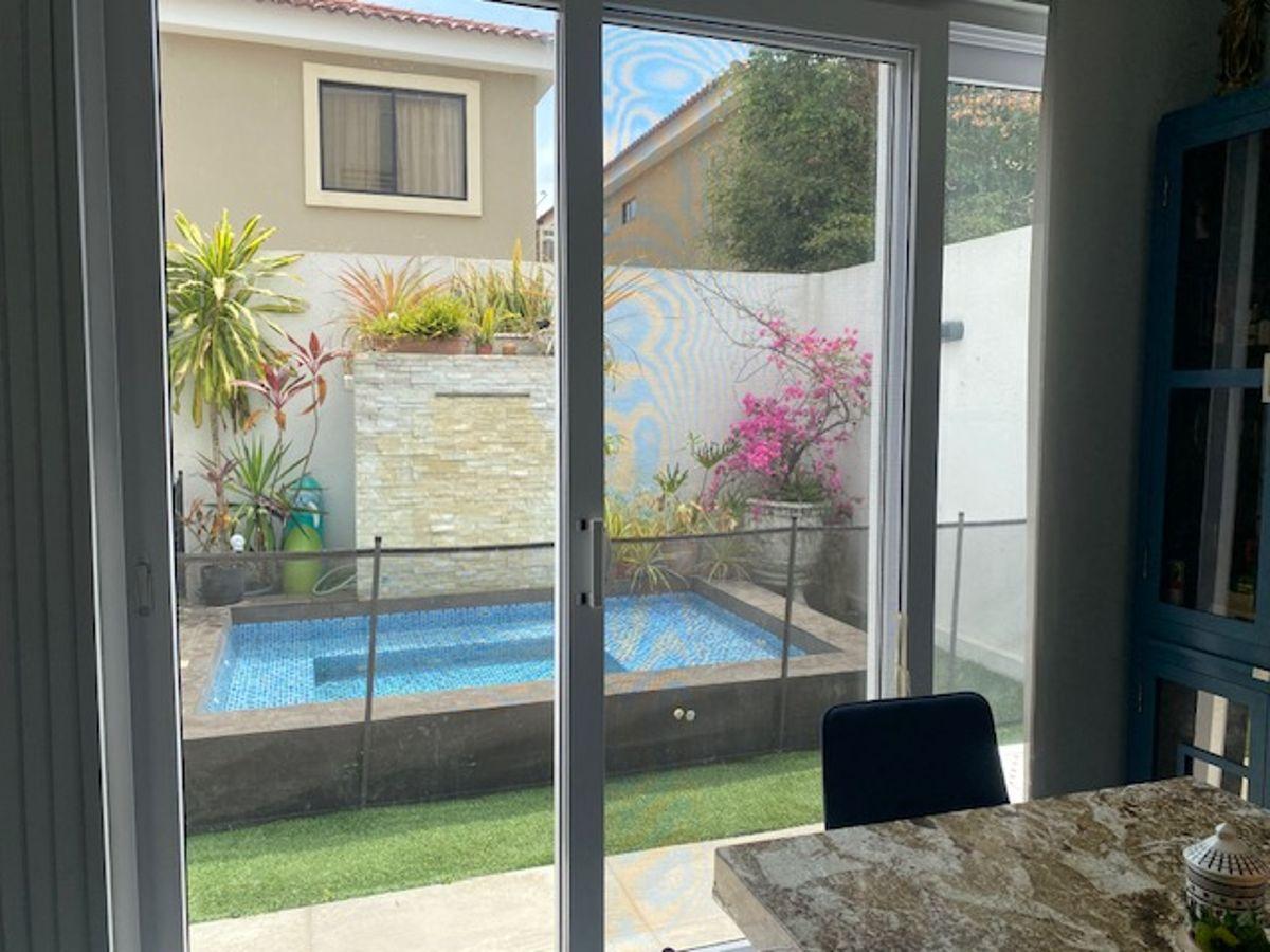 La Peninsula Ciudad Celeste, Villa Acabados de Primera, Arquitectura Moderna, Techos Altos, Jacuzzi, Guayas — imagen 8
