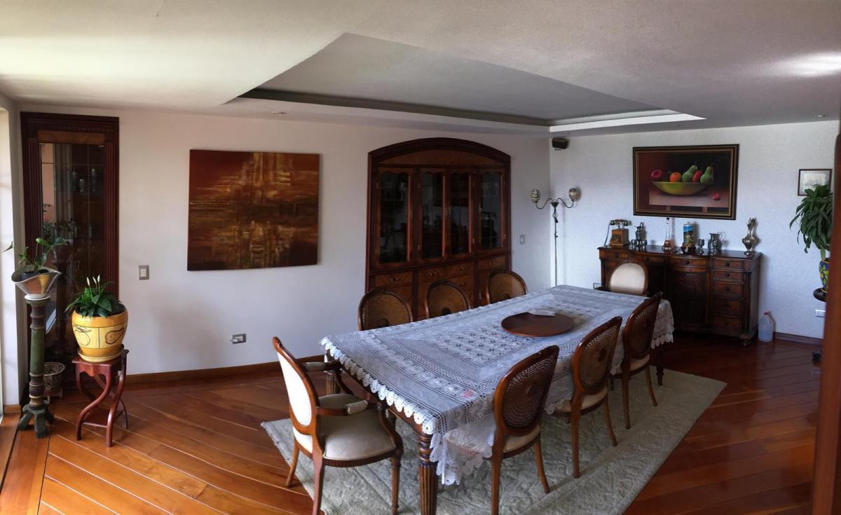 Jal. Venta Casa 6 Dorm. Cumbayá, 1171 m² Terreno y Jardín. Provincia de Pichincha — imagen 4