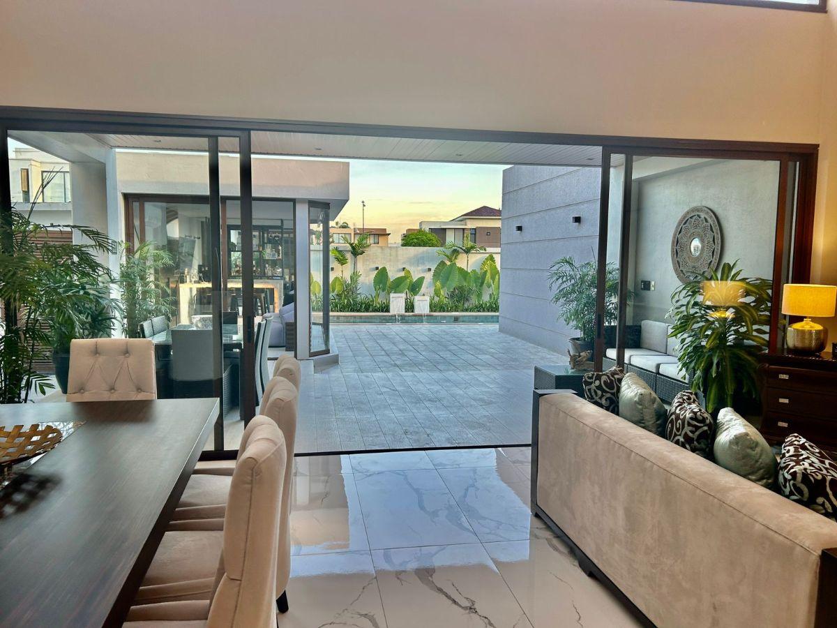 Vendo Moderna Casa en Samborondon, Isla Mocoli, 1 Planta, Piscina, Guayas — imagen 7