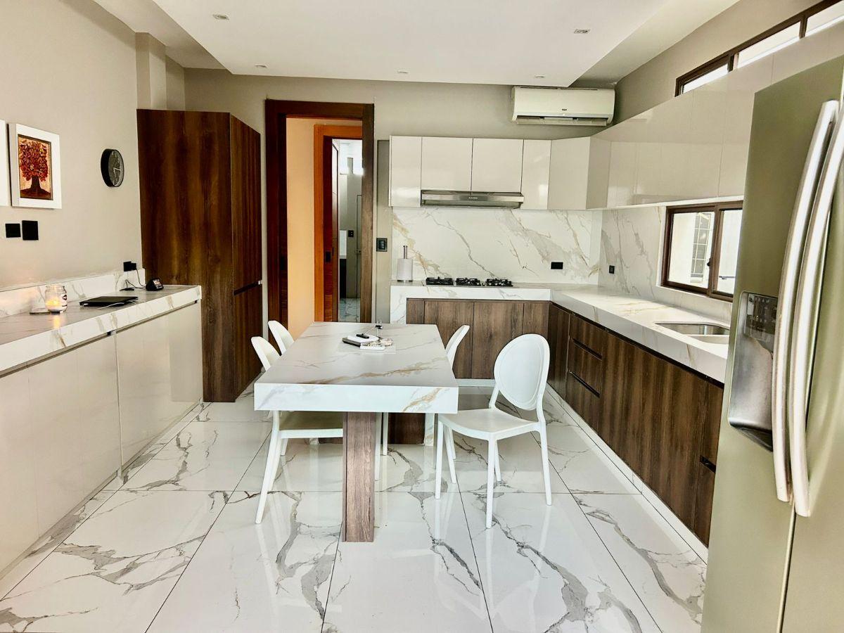 Vendo Moderna Casa en Samborondon, Isla Mocoli, 1 Planta, Piscina, Guayas — imagen 2