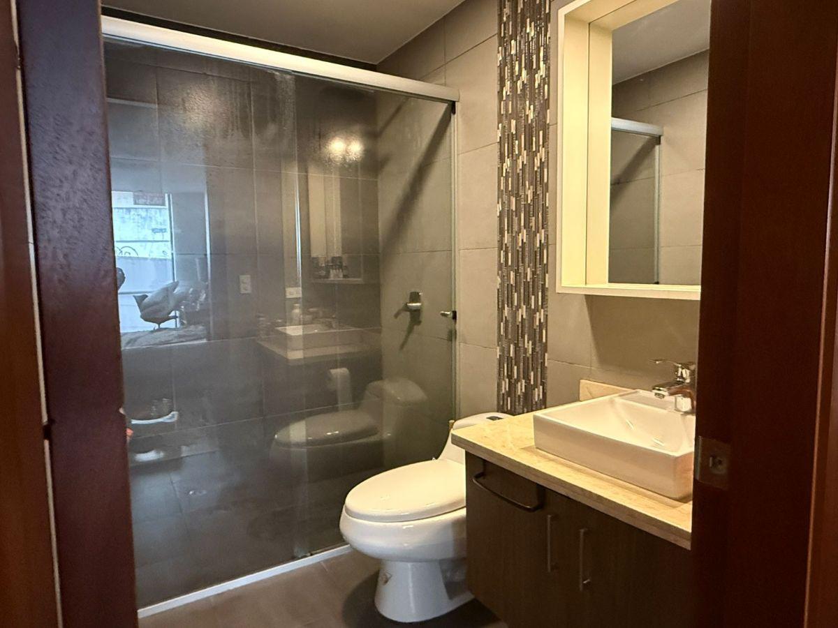 Vendo Lindo y Luminoso Departamento Quito Tenis — imagen 5