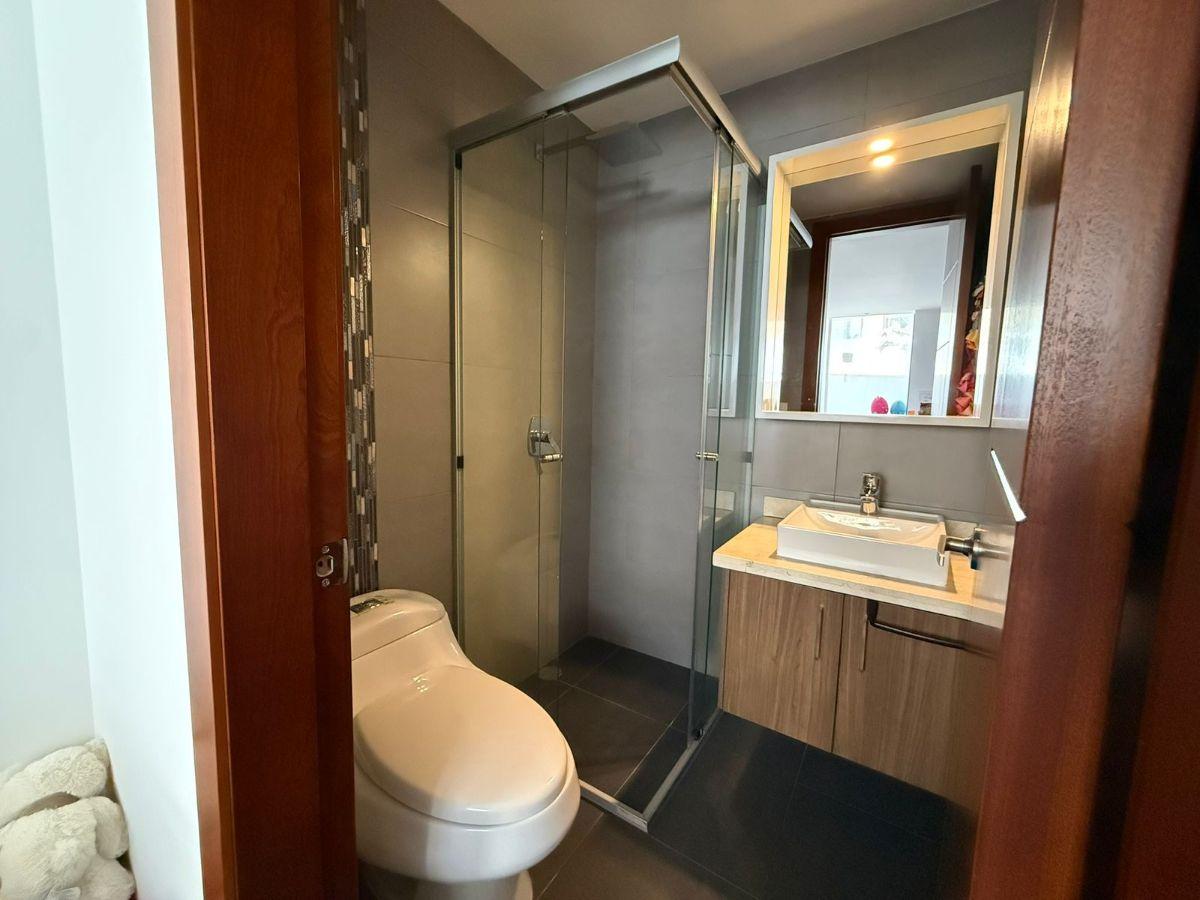 Vendo Lindo y Luminoso Departamento Quito Tenis — imagen 3