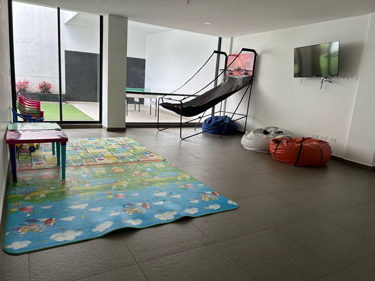 Vendo Lindo y Luminoso Departamento Quito Tenis — imagen 2