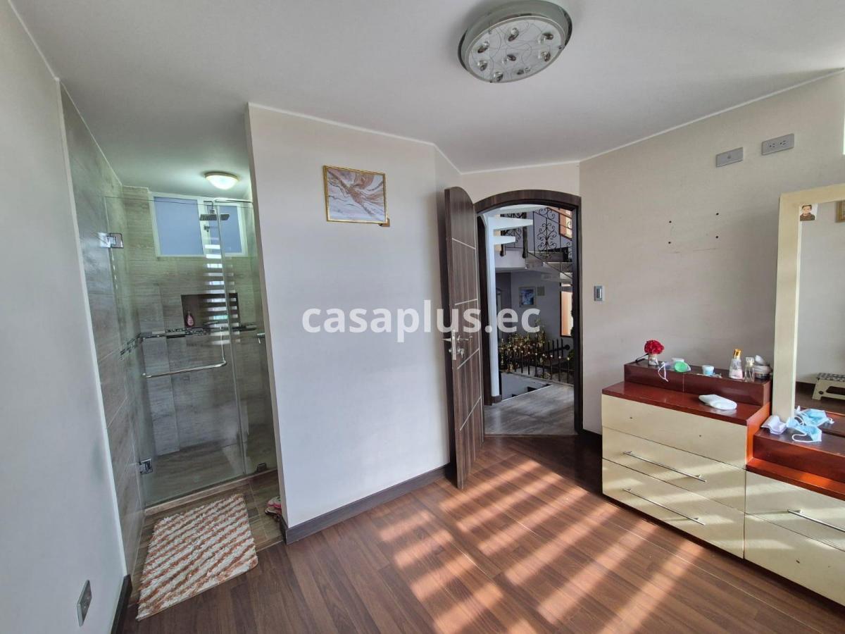 Casa Moderna y Amplia en Venta en Locoa, Latacunga, Cotopaxi — imagen 5