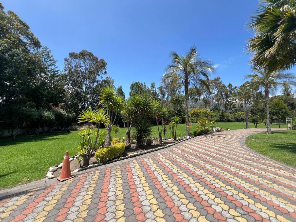 Vendo Hermoso Terreno con Tres Casas Habitables, Lideal Para Proyecto Sector Lomas de Cumbaya! — imagen 7