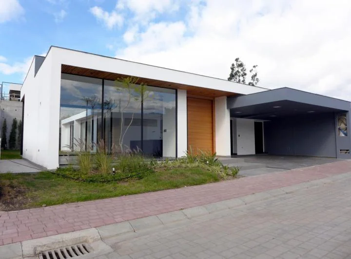 Hermosa Casa Independiente de Una Planta en Tumbaco — imagen 1