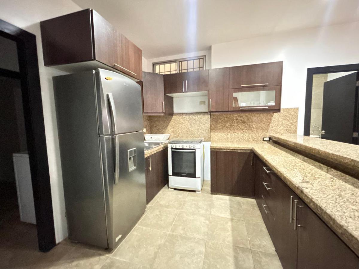 Se Vende Departamento en Las Lomas de Urdesa Hermosa Vista a La Ciudad, Guayas — imagen 10