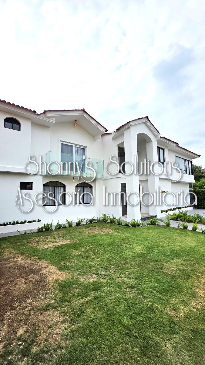 Samborondon Km 10. - Venta Casa con 4 Hab, Piscina, Patio, Balcones y Garajes, Guayas — imagen 10