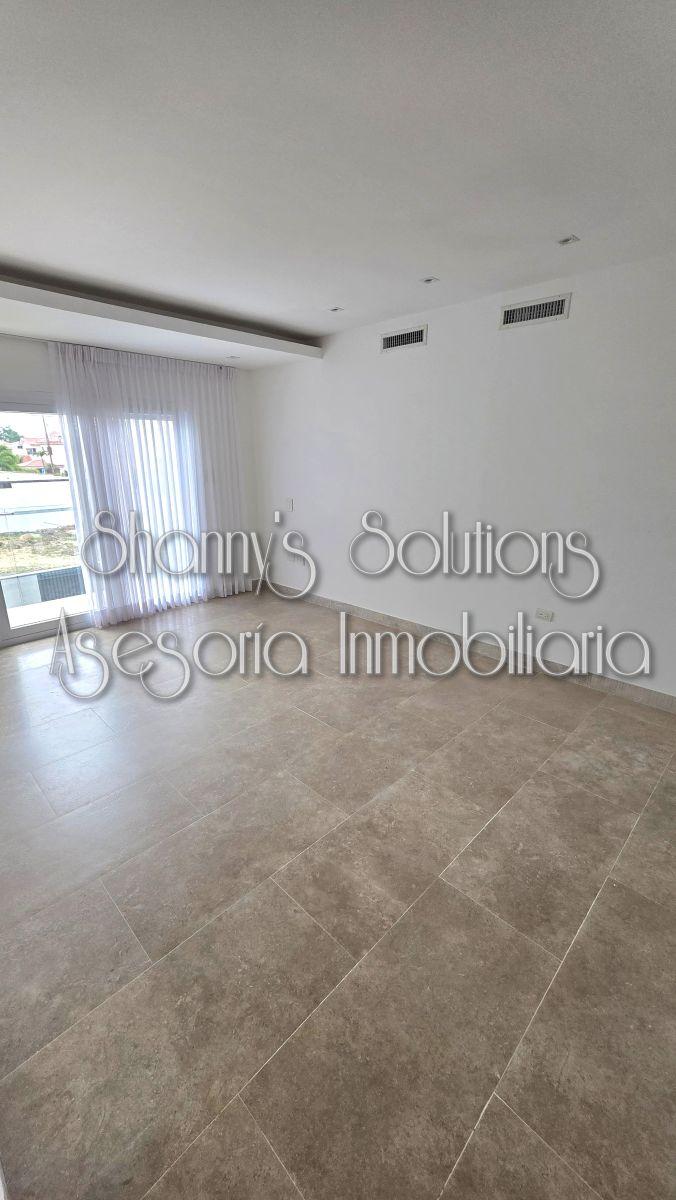 Samborondon Km 10. - Venta Casa con 4 Hab, Piscina, Patio, Balcones y Garajes, Guayas — imagen 7