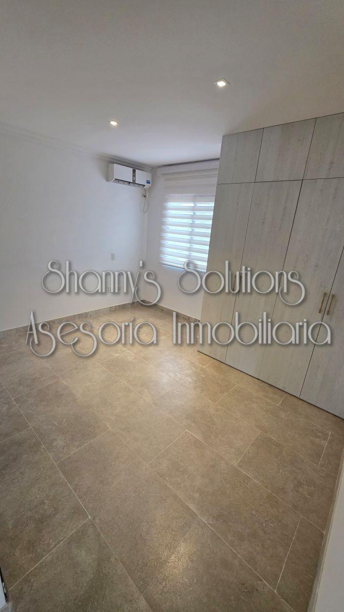 Samborondon Km 10. - Venta Casa con 4 Hab, Piscina, Patio, Balcones y Garajes, Guayas — imagen 2