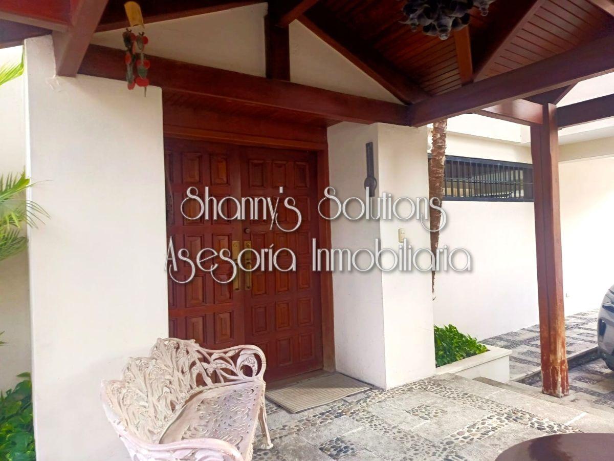 Urdesa - Venta Casa Sin Amob de 2 Plantas con 3 Hab, Estudio, Patio, Areas Verdes, Guayas — imagen 2