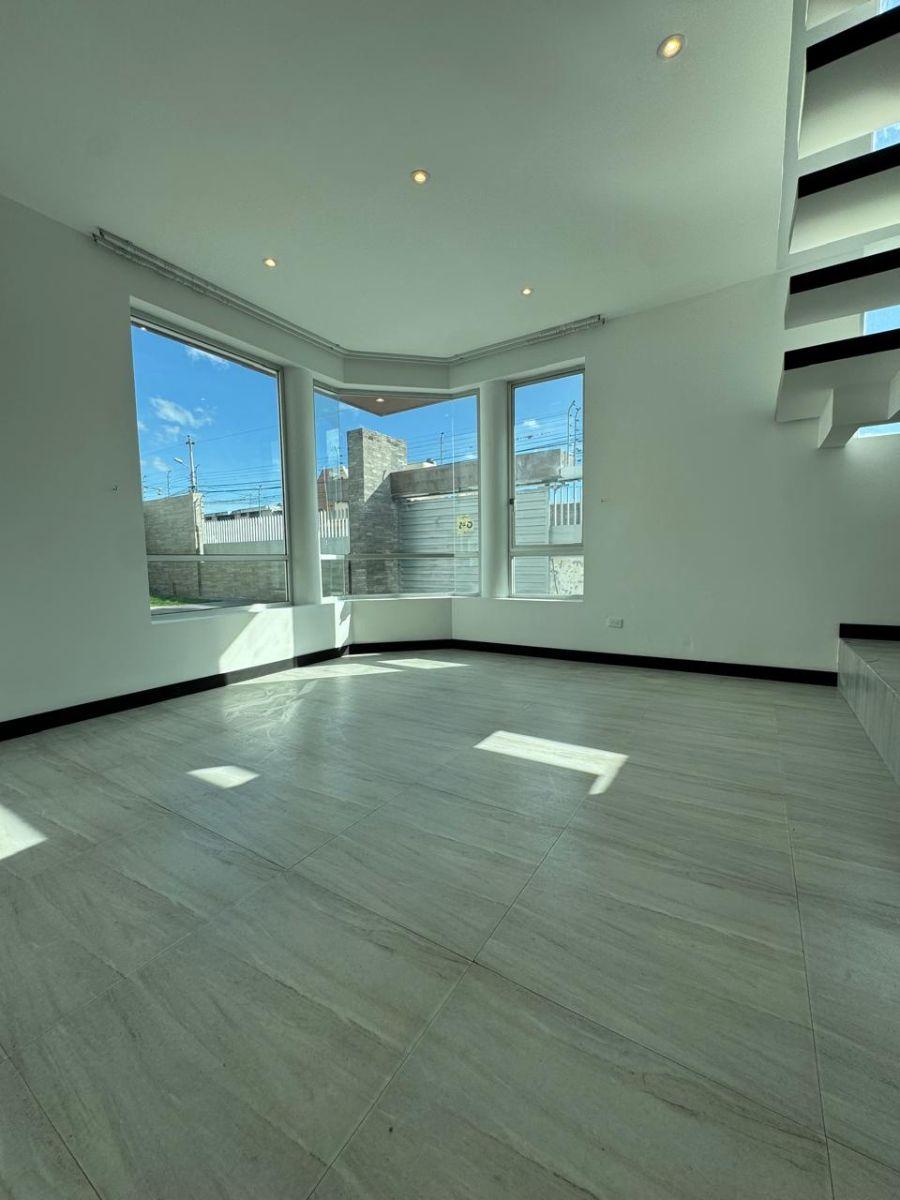 Espectacular Casa Moderna con 3 Master y Terraza en Urb La Quinta, Ibarra, Cerca de Plaza Shopping, Imbabura — imagen 10